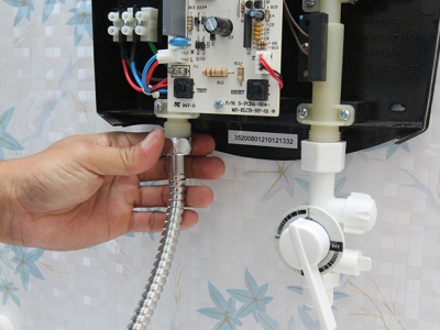 Vì Sao Nên Mua Ống Nước Chịu Nhiệt Cho Nhà Tắm Tại Cửa Hàng Uy Tín?